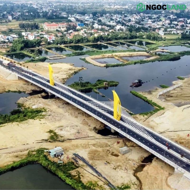 Cầu bắt qua sông cổ cò